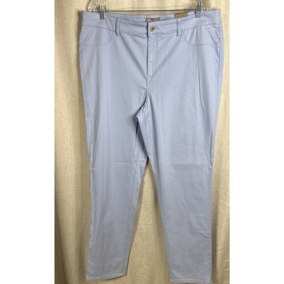 Chicos NWT - Size 3 Regular Pants - Light Blue Girlfriend - Picture 1 of 6